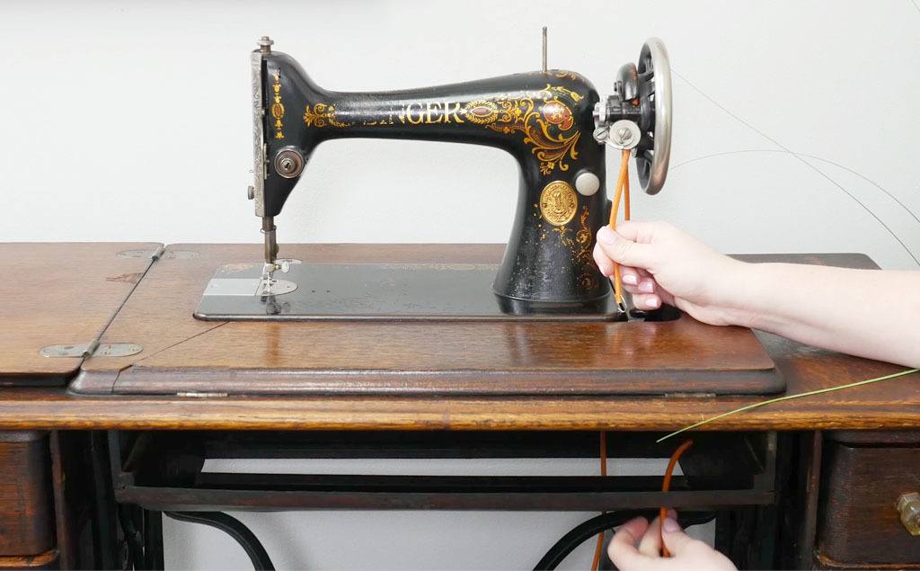 Singer sewing machine belt replacement : r/vintagesewing