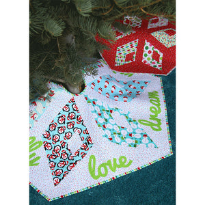 Kringle Crossing Tree Skirt & Table Topper Pattern image # 104787